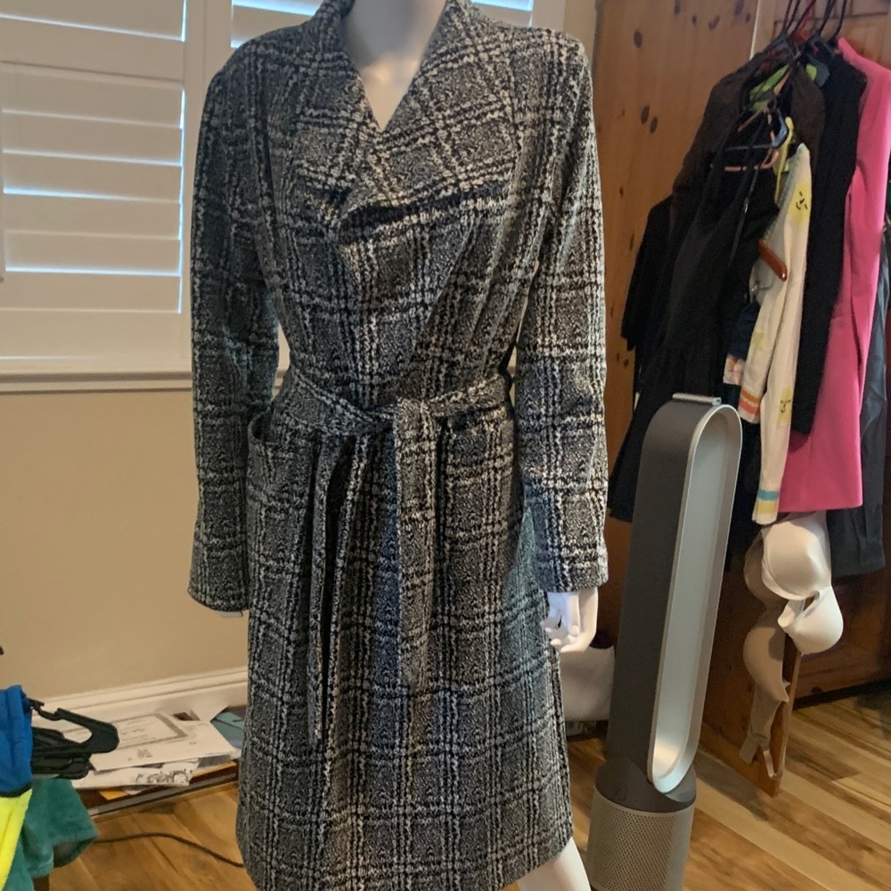 Chic Black and White Houndstooth Coat